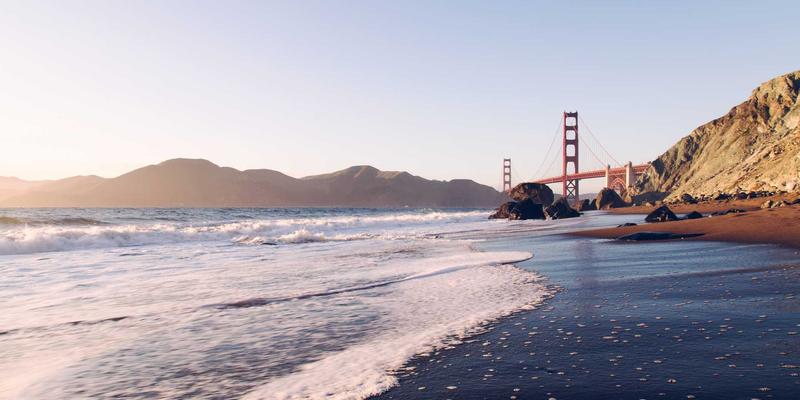 电商客服智能化转型：聊天机器人与人工服务的协同策略解析